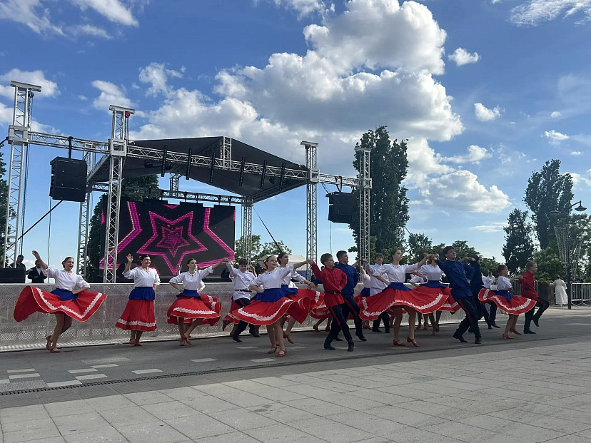 В Саратове День России отметили фестивалем дружбы народов 
